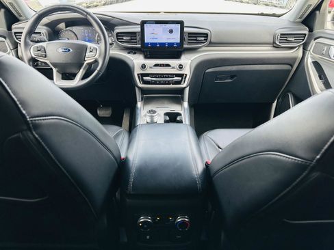 Used 2022 Ford Explorer XLT w/ Equipment Group 202A image 17