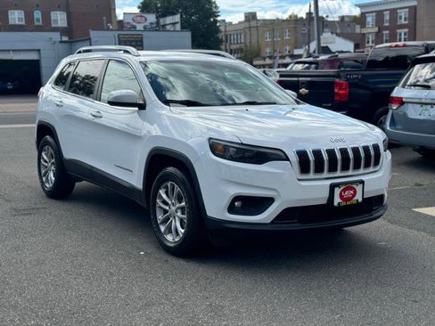 Used 2019 Jeep Cherokee Latitude w/ Cold Weather Group image 3