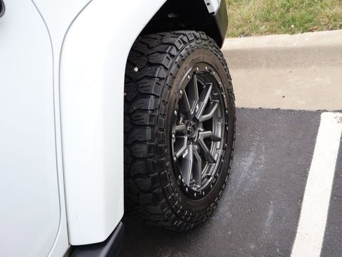 Used 2016 Jeep Wrangler Unlimited Sahara w/ Connectivity Group image 19