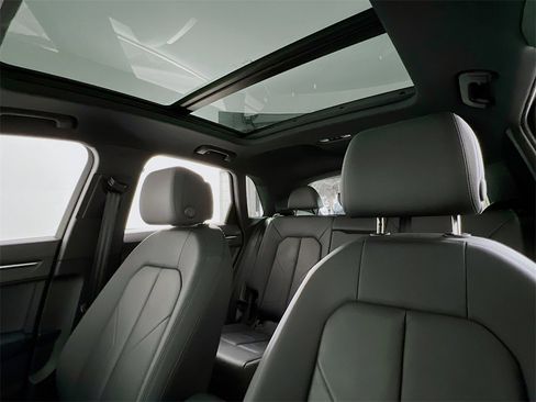 Used 2024 Audi Q3 2.0T Premium w/ Convenience Package image 14