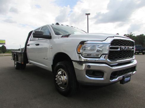 Used 2021 RAM 3500 Tradesman w/ Chrome Appearance Group image 5
