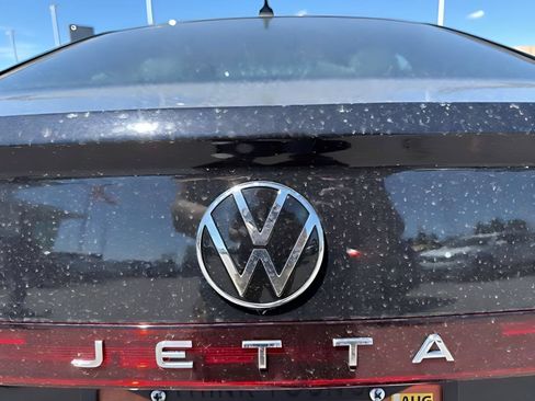 Used 2025 Volkswagen Jetta SE w/ Sunroof Package FWD image 9