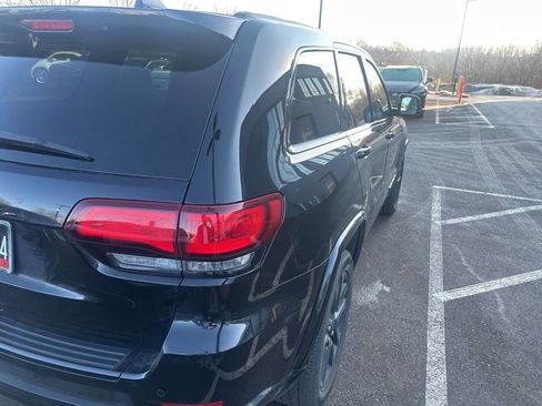 Used 2018 Jeep Grand Cherokee Altitude image 15