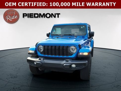 Used 2024 Jeep Gladiator Sport AWD/4WD image 1