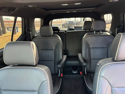 Used 2023 Chevrolet Traverse Premier w/ Redline Edition FWD image 19