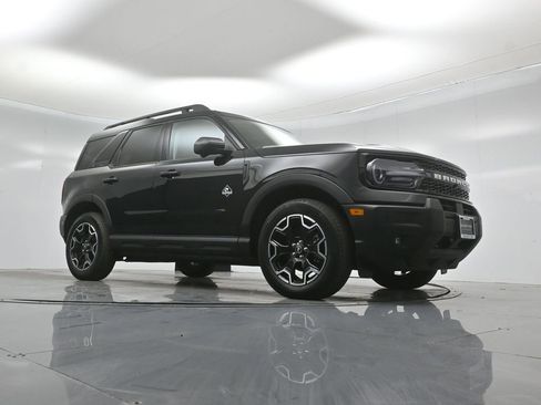 Certified 2025 Ford Bronco Sport Outer Banks w/ Outer Banks Tech Package+ AWD/4WD image 4