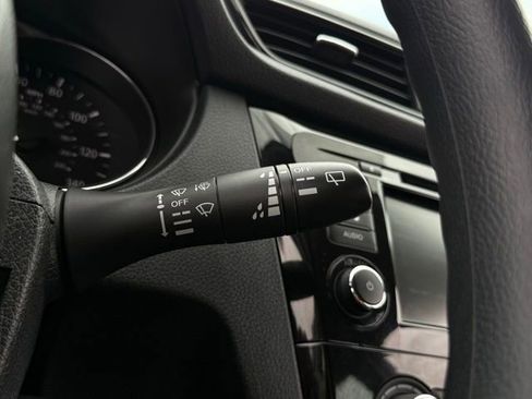 Used 2019 Nissan Rogue S image 11