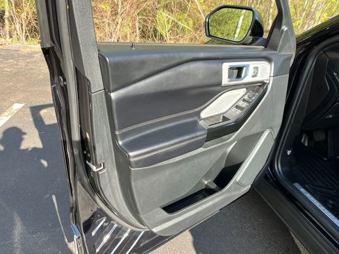 Used 2022 Ford Explorer Platinum w/ Equipment Group 601A AWD/4WD image 11