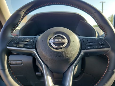Certified 2025 Nissan Sentra SR FWD image 22