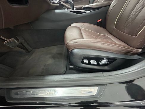 Used 2023 BMW 540i xDrive w/ Premium Package image 32