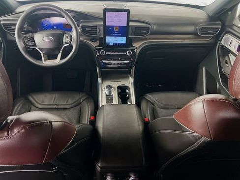 Used 2023 Ford Explorer Platinum w/ Technology Package RWD image 27