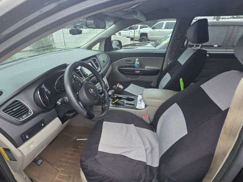Used 2019 Kia Sedona LX image 16