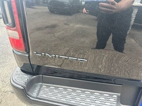 Used 2020 RAM 1500 Limited w/ Black Appearance Package AWD/4WD image 24