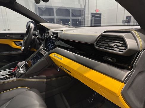 Used 2024 Lamborghini Urus S image 64