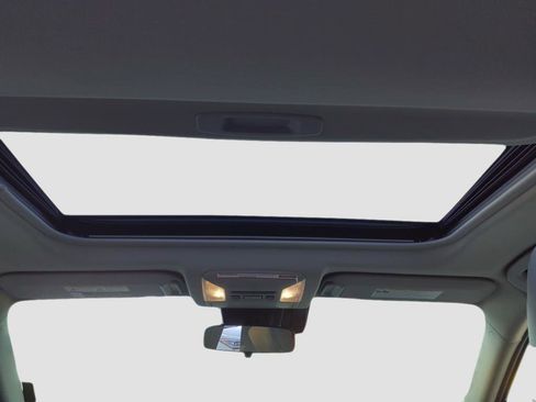 Used 2022 Toyota RAV4 XLE Premium image 12