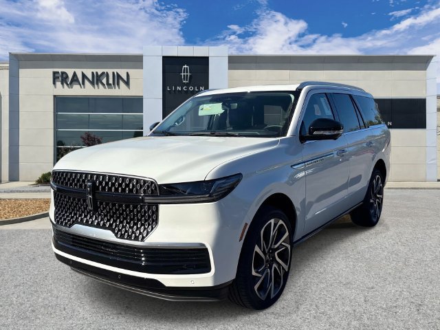 New 2027 Lincoln Navigator Reserve AWD/4WD image 3