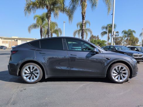 Used 2026 Tesla Model Y AWD image 11