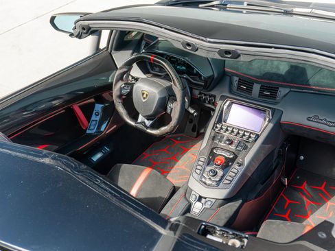 Used 2020 Lamborghini Aventador SVJ AWD/4WD image 18