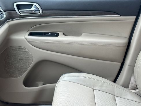 Used 2016 Jeep Grand Cherokee Overland w/ Advanced Technology Group image 31