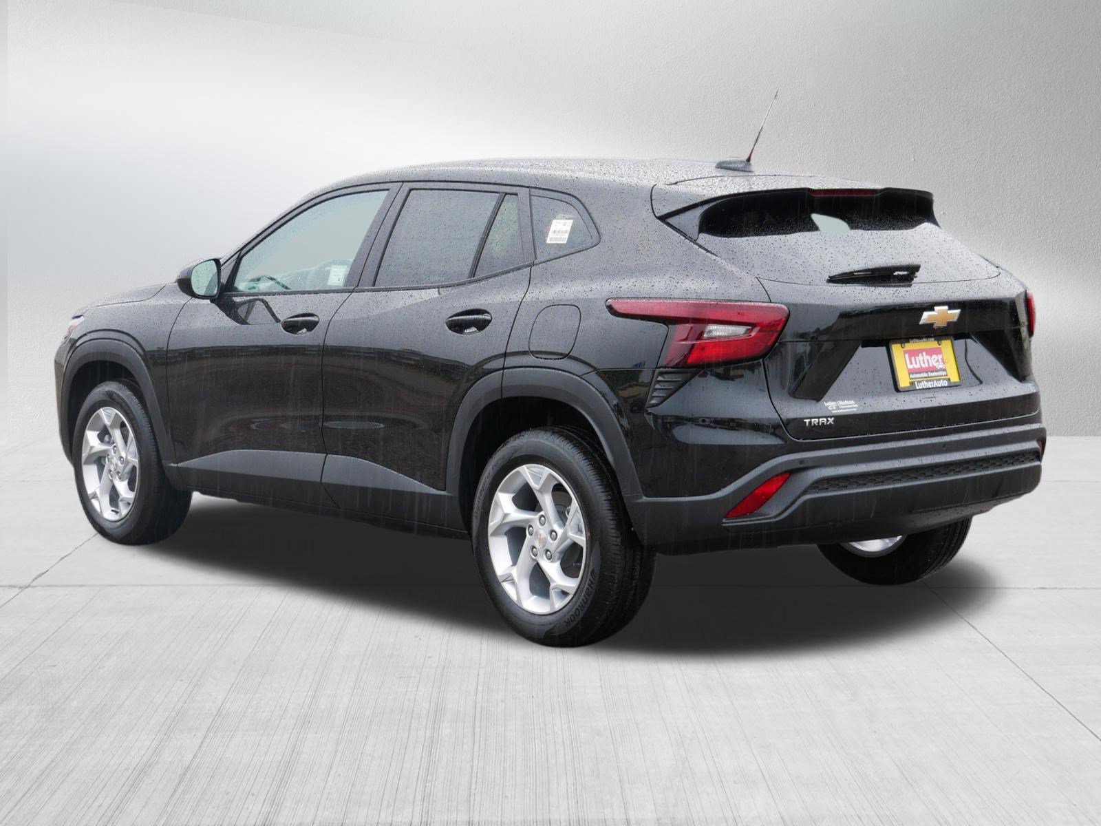 New 2026 Chevrolet Trax LS w/ LS Convenience Package FWD image 3