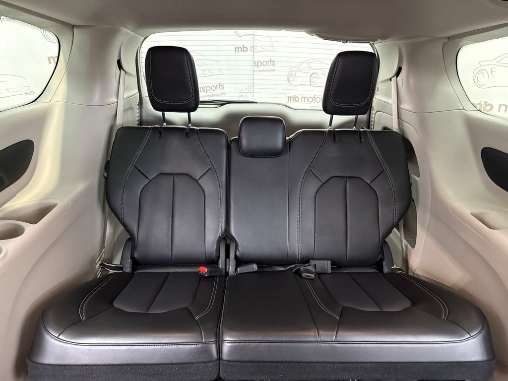 Used 2024 Chrysler Pacifica Touring-L FWD image 34