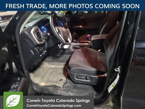 Used 2021 Toyota Tacoma SR5 w/ Trail Edition image 8