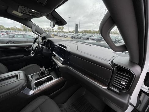 Used 2022 Chevrolet Silverado 1500 LT Trail Boss w/ Convenience Package II image 31