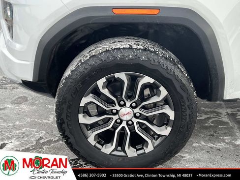 Certified 2024 GMC Canyon Denali image 11