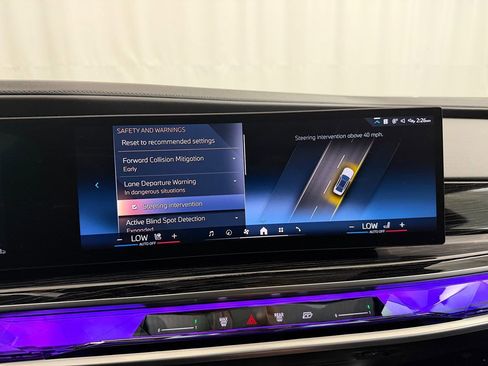Used 2025 BMW 740i xDrive image 26