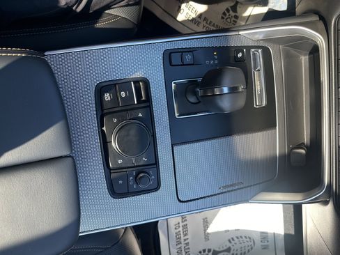 Used 2025 MAZDA CX-70 Plug-In Hybrid w/ Premium Pkg image 28