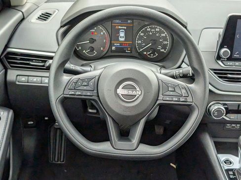 Used 2025 Nissan Altima 2.5 S FWD image 14