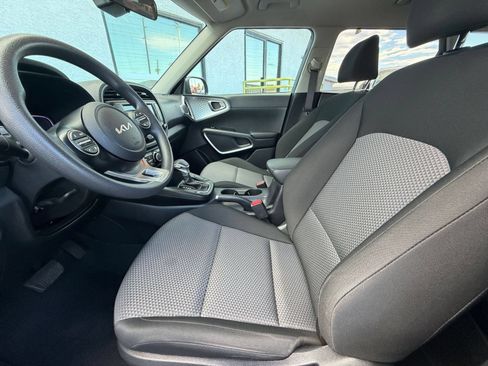 Used 2025 Kia Soul LX w/ LX Technology Package FWD image 20