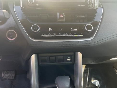 Used 2022 Toyota Corolla Cross LE image 37