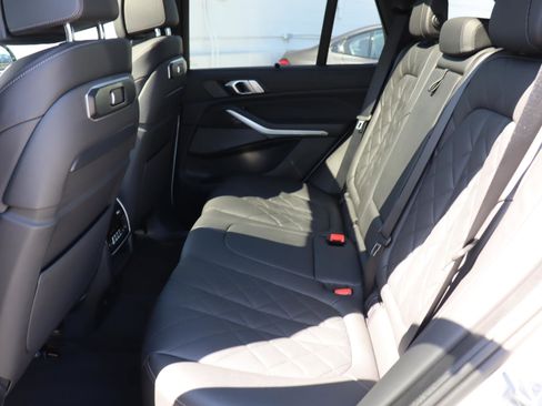 Used 2025 BMW X5 M60i image 15
