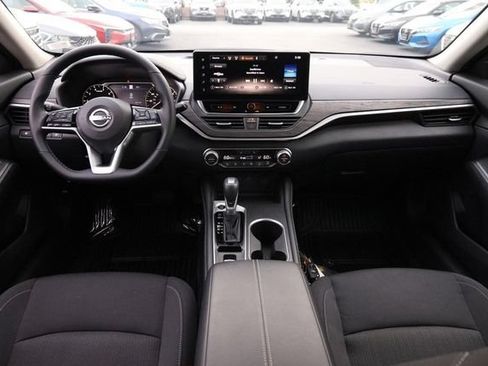 Certified 2025 Nissan Altima 2.5 SV w/ SV Premium Package FWD image 24