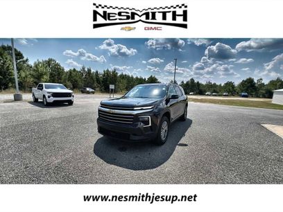 Used 2025 Chevrolet Traverse LT