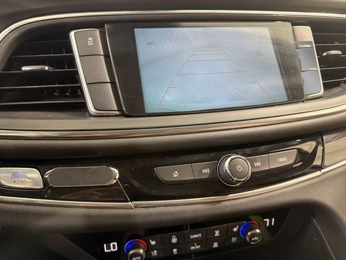 Used 2018 Buick Enclave Premium w/ LPO, Cargo Package FWD image 18