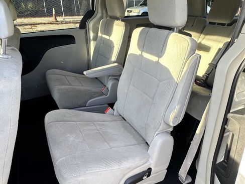 Used 2013 Chrysler Town & Country Touring image 11