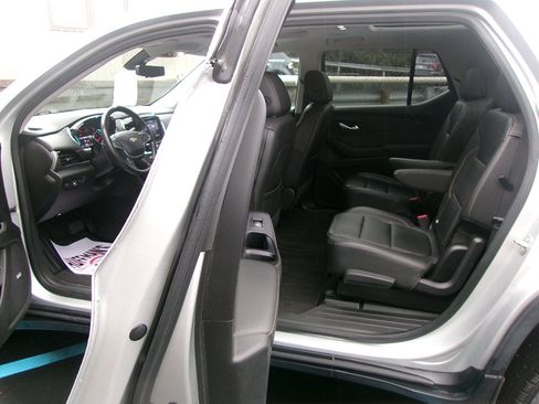Used 2020 Chevrolet Traverse LT w/ LT Premium Package image 15