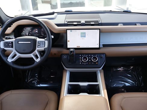 Certified 2025 Land Rover Defender 110 X-Dynamic SE AWD/4WD image 24