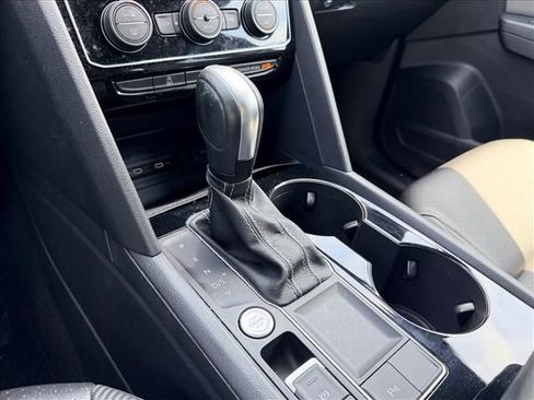 Used 2023 Volkswagen Atlas Cross Sport SE w/ Panoramic Sunroof Package FWD image 17