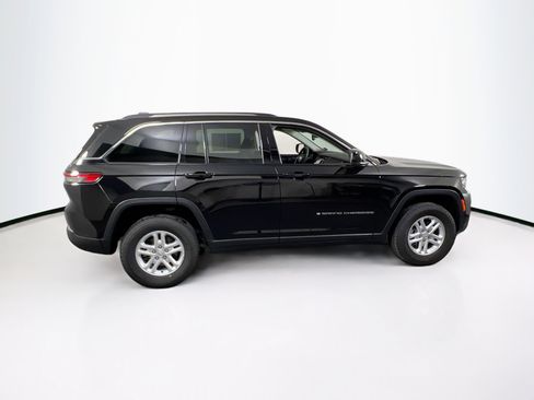 Used 2023 Jeep Grand Cherokee Laredo AWD/4WD image 4