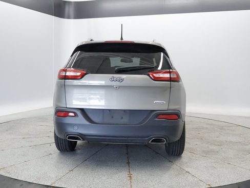 Used 2016 Jeep Cherokee Latitude w/ Cold Weather Group FWD image 4