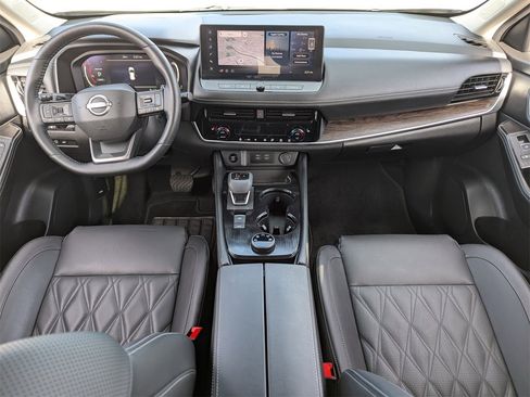 Used 2025 Nissan Rogue Platinum image 18