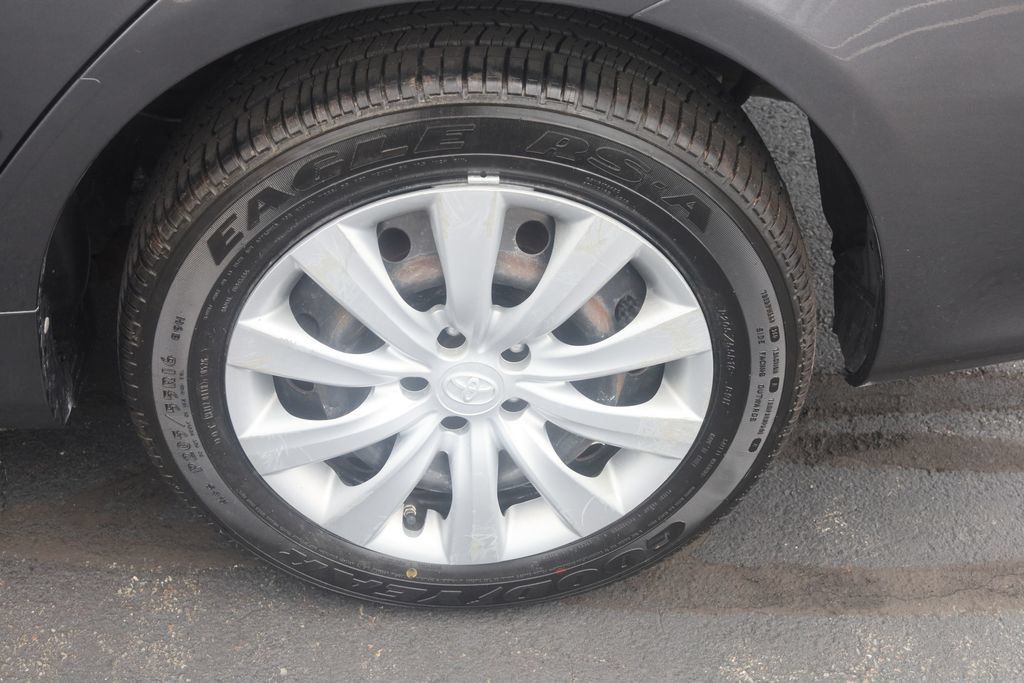 Used 2013 Toyota Corolla LE FWD image 26