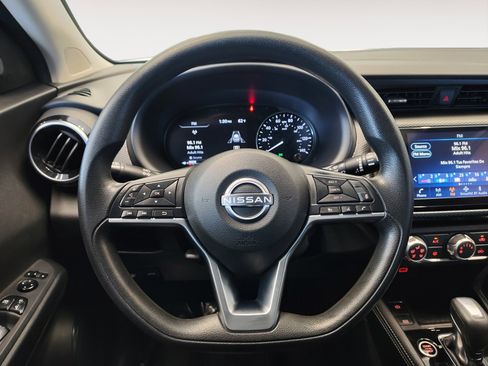 Used 2023 Nissan Kicks SV image 17