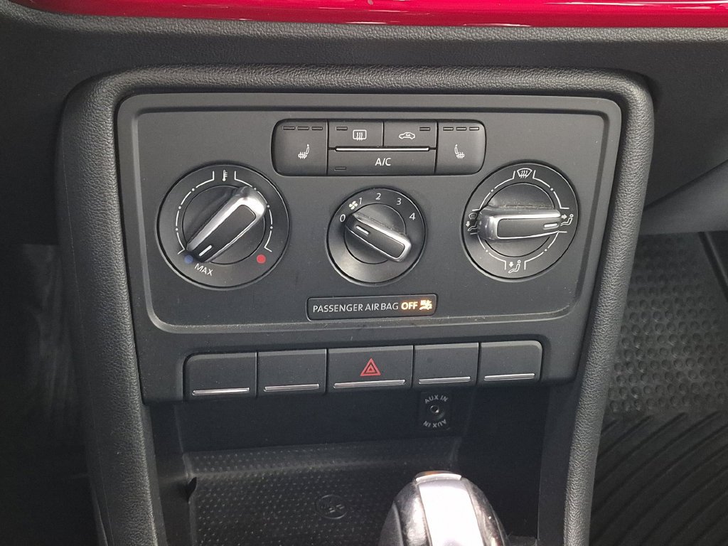 Used 2014 Volkswagen Beetle TDI FWD image 24