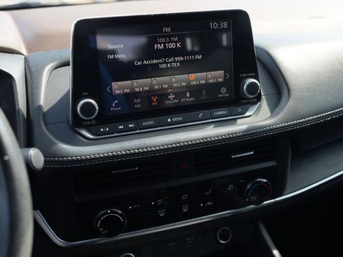 Used 2023 Nissan Rogue S image 22