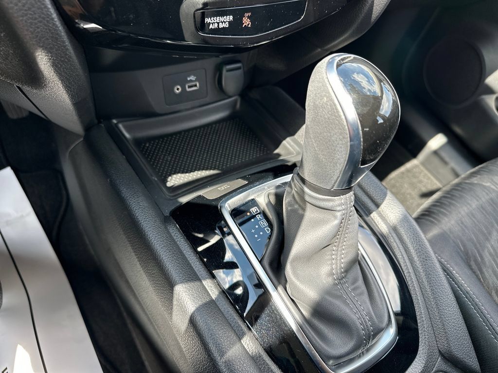 Used 2020 Nissan Rogue S FWD image 17