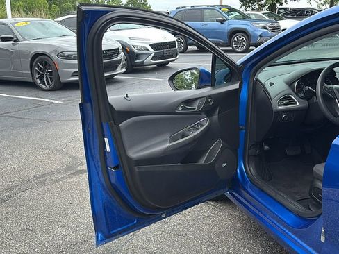 Used 2019 Chevrolet Cruze LT w/ Sun And Sound Package FWD image 11